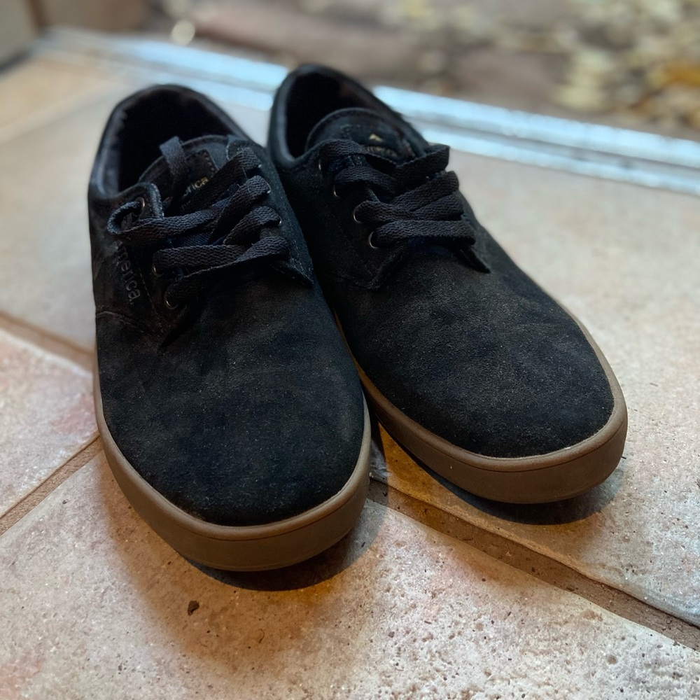 Emerica skate shoes